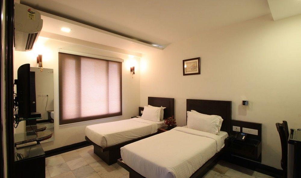 Oyo Flagship Hotel Rudra Palace Agra  Zewnętrze zdjęcie