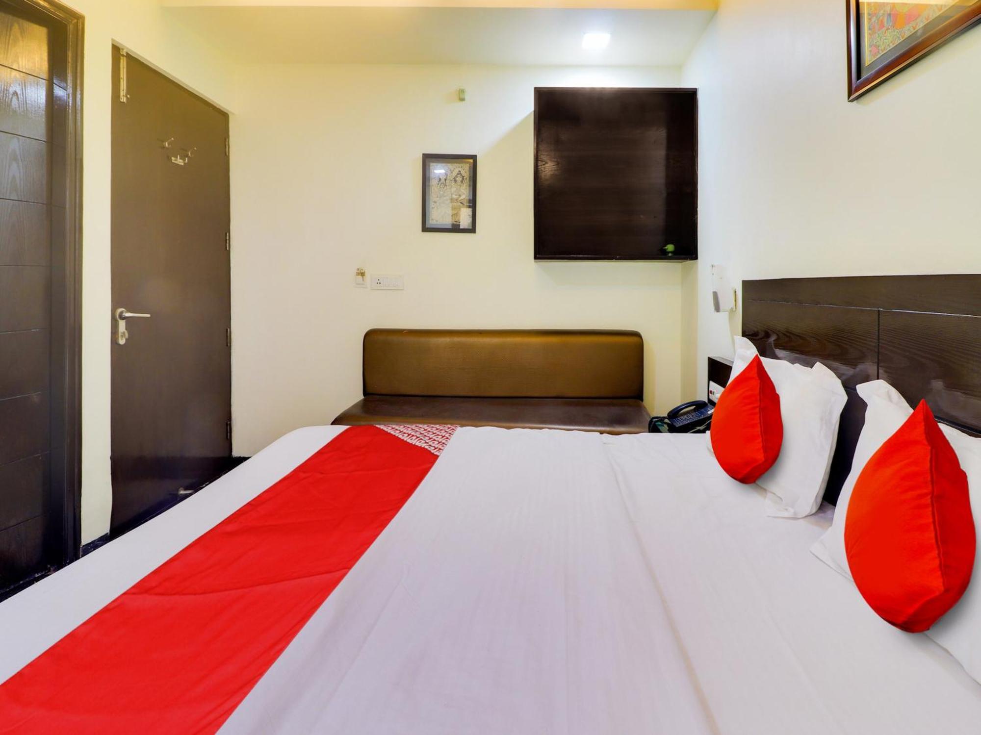 Oyo Flagship Hotel Rudra Palace Agra  Zewnętrze zdjęcie