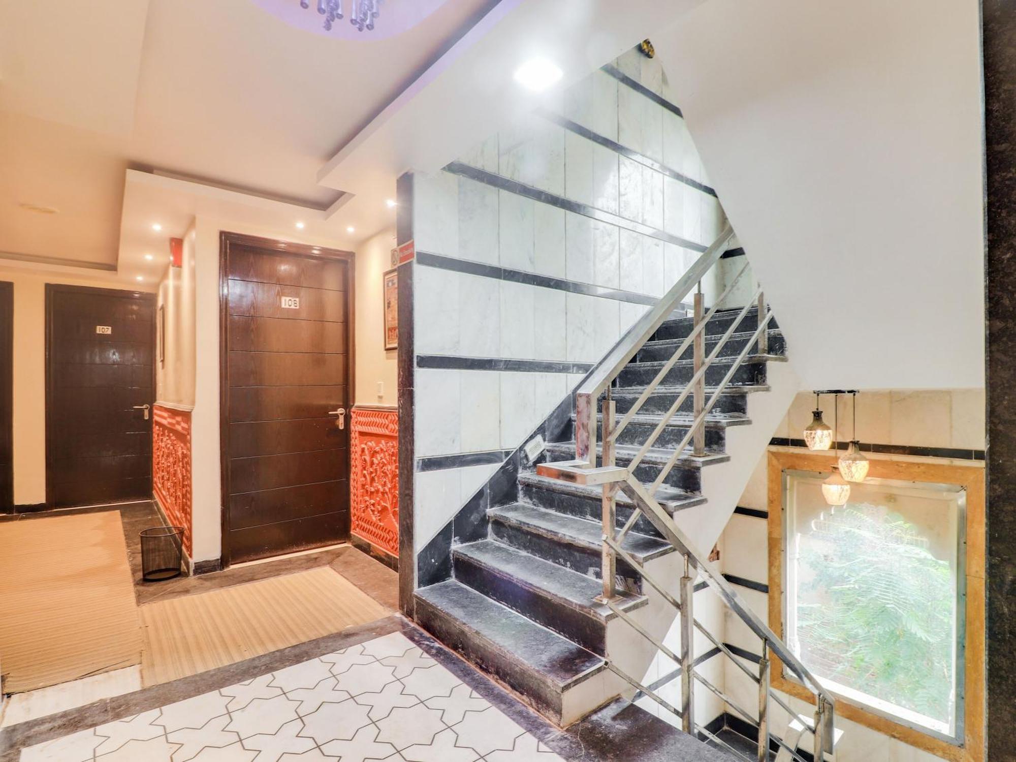 Oyo Flagship Hotel Rudra Palace Agra  Zewnętrze zdjęcie
